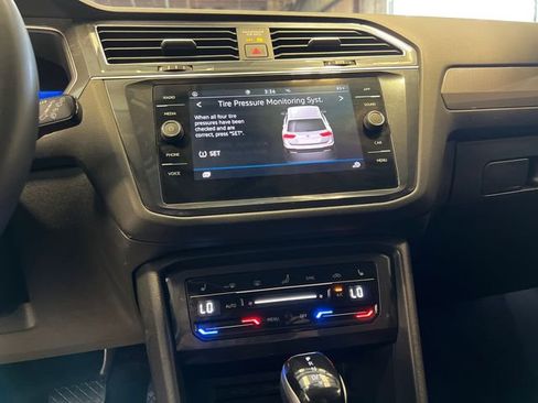 Certified 2022 Volkswagen Tiguan SE FWD image 24