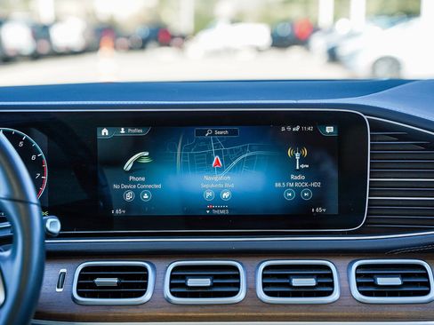 Used 2022 Mercedes-Benz GLS 450 4MATIC image 16