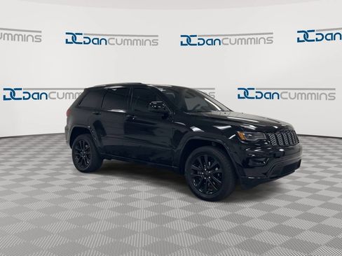 Used 2020 Jeep Grand Cherokee Altitude AWD/4WD image 2