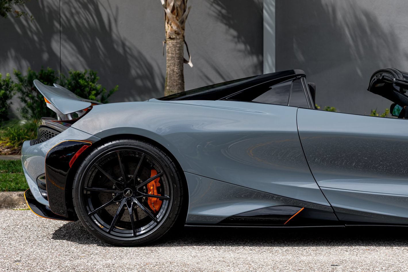 Used 2022 McLaren 765LT RWD image 17