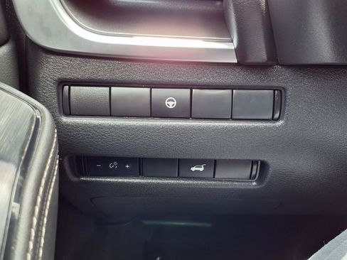 Used 2023 Nissan Rogue SV w/ SV Premium Package FWD image 11