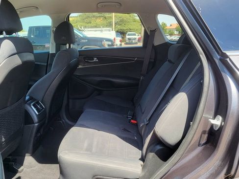 Used 2018 Kia Sorento FWD image 21