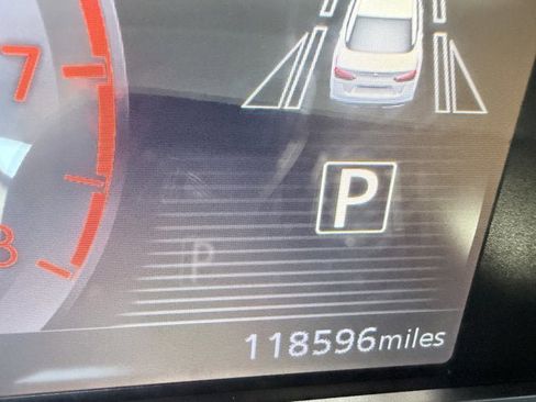 Used 2021 Nissan Versa SV image 9