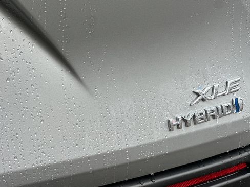 Used 2024 Toyota Sienna XLE image 28