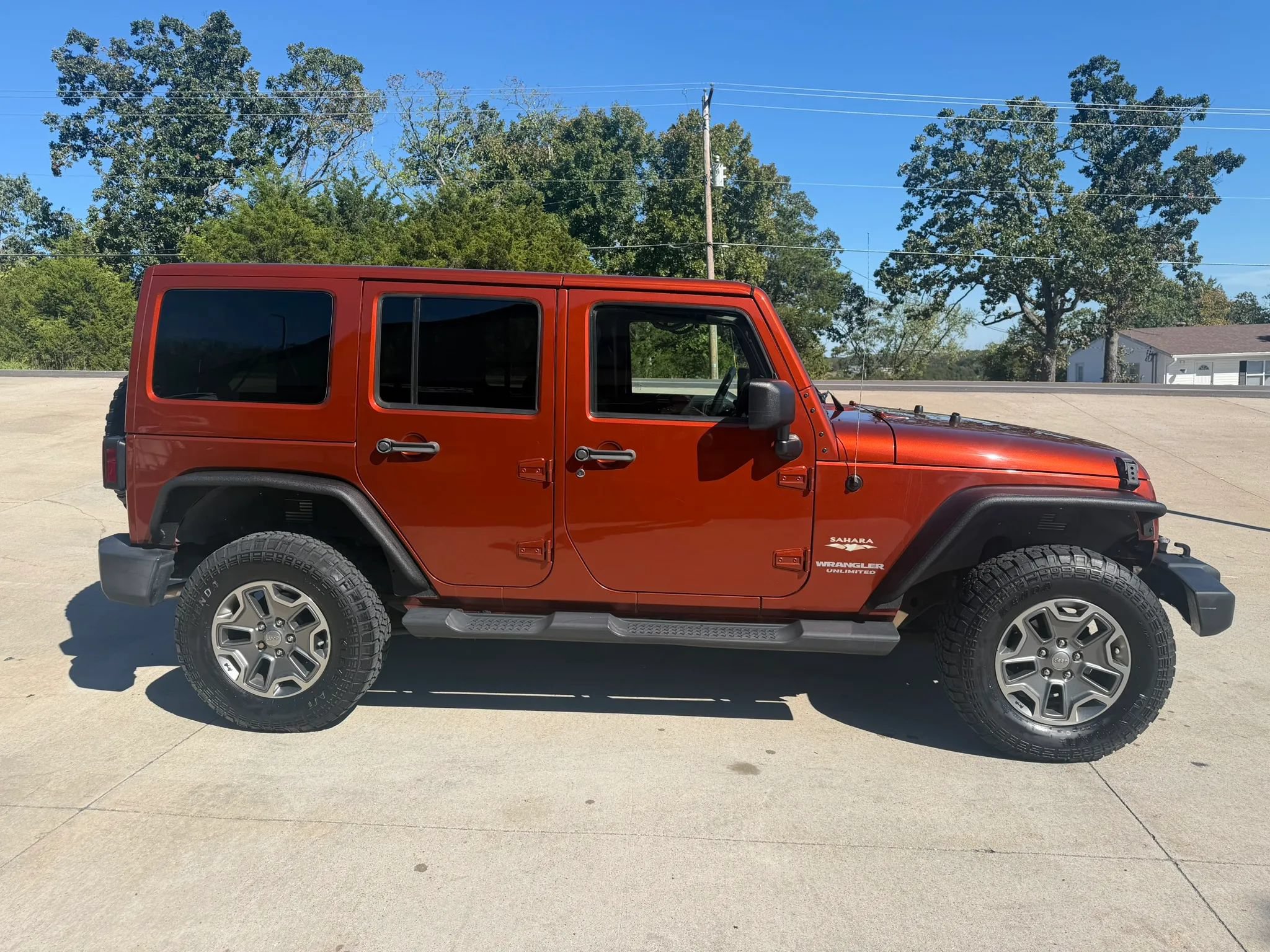 Used 2014 Jeep Wrangler Unlimited Sahara w/ Connectivity Group AWD/4WD image 2