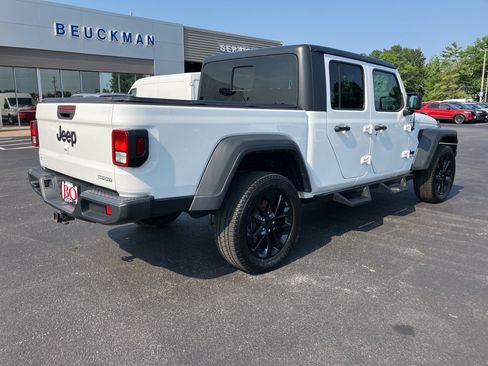 Used 2020 Jeep Gladiator Sport w/ Quick Order Package 24S AWD/4WD image 7