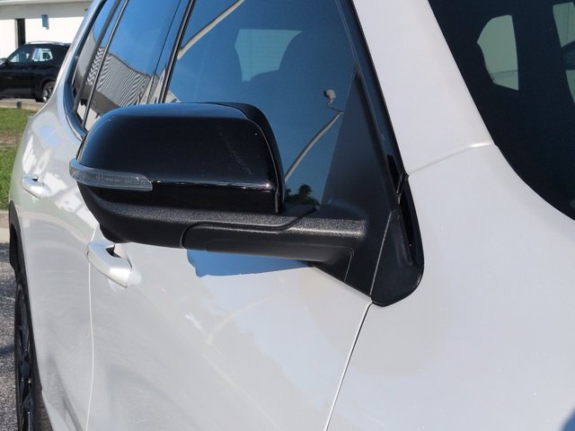 Used 2025 GMC Acadia Elevation w/ Black Edition FWD image 11