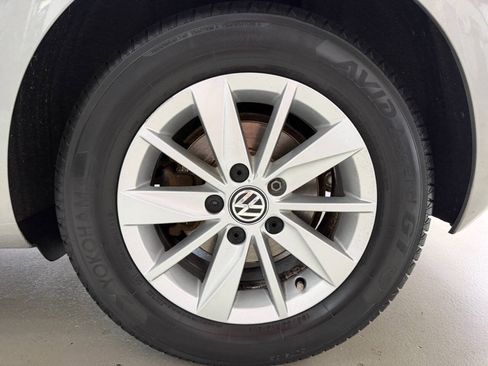 Used 2015 Volkswagen Golf 2-Door FWD image 23