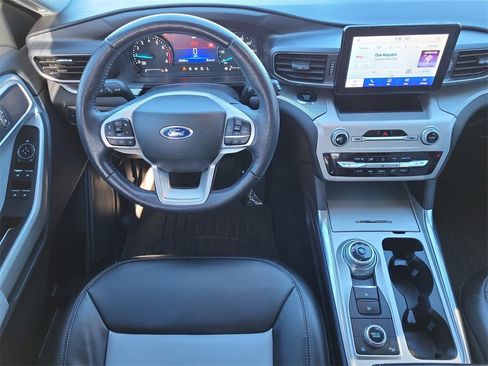 Used 2022 Ford Explorer XLT w/ Equipment Group 202A image 11