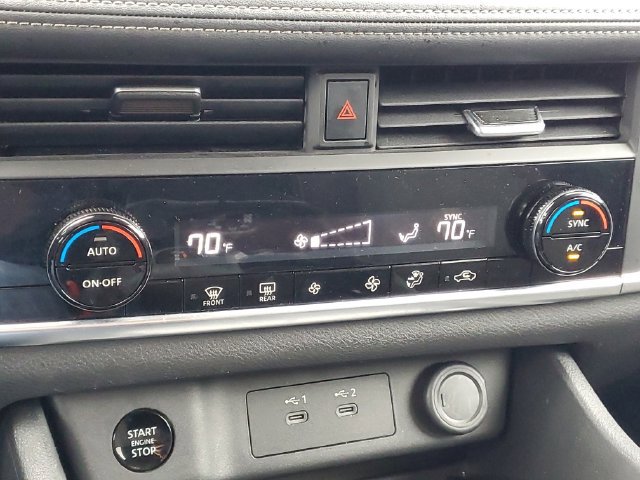 Used 2025 Nissan Rogue SV AWD/4WD image 24