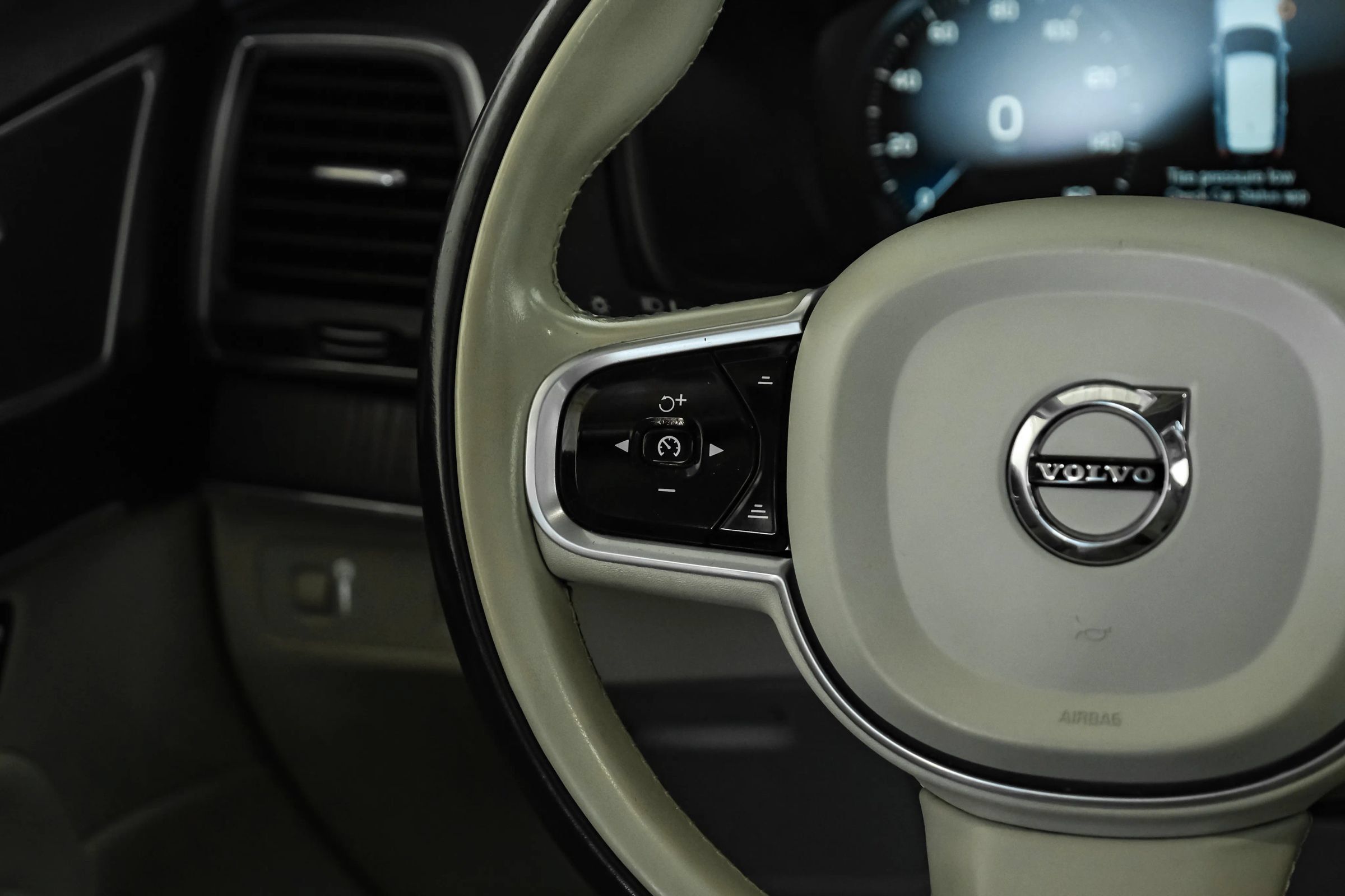 Used 2020 Volvo XC90 T5 Momentum w/ Protection Package Premier FWD image 15