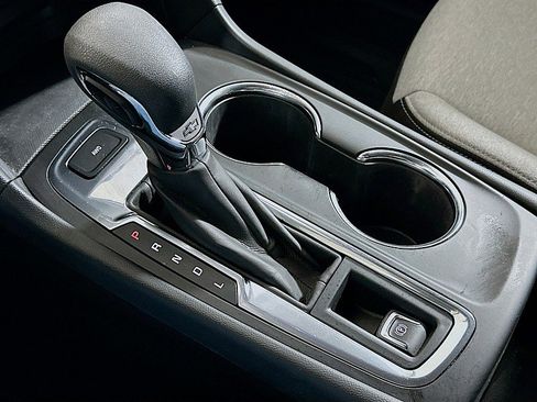 Used 2024 Chevrolet Equinox LS w/ LS Convenience Package image 17