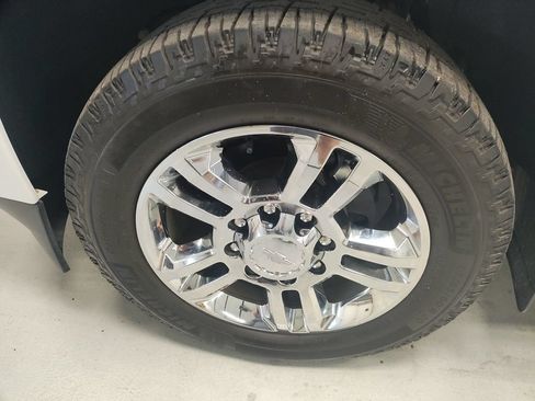 Used 2019 Chevrolet Silverado 2500 High Country w/ Duramax Plus Package AWD/4WD image 16