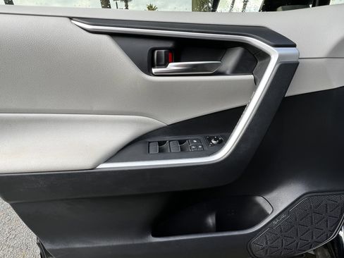 Used 2019 Toyota RAV4 XLE Premium image 13