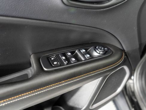 Used 2018 Jeep Compass Latitude w/ Popular Equipment Group FWD image 22