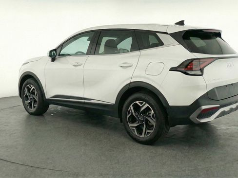 Used 2025 Kia Sportage LX image 5