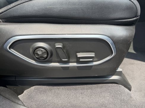 Used 2024 Jeep Wagoneer L Series III w/ Flexible Seating Group AWD/4WD image 18