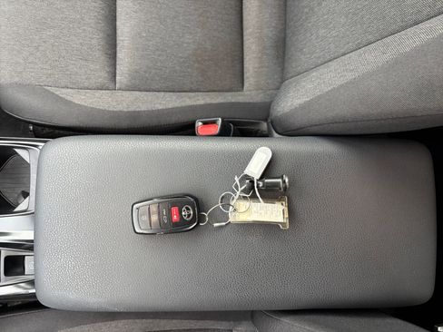 Used 2025 Toyota Camry LE image 22