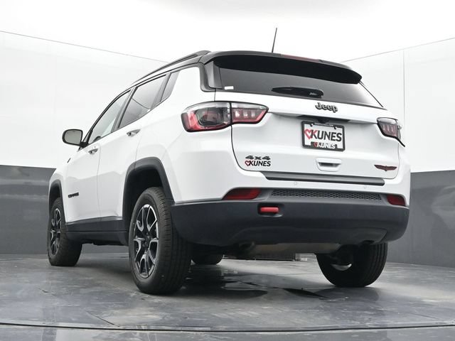 Used 2025 Jeep Compass Trailhawk AWD/4WD image 49