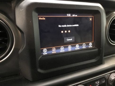 Used 2022 Jeep Gladiator Sport AWD/4WD image 16