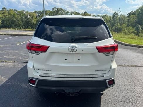 Used 2018 Toyota Highlander Limited Platinum AWD/4WD image 4