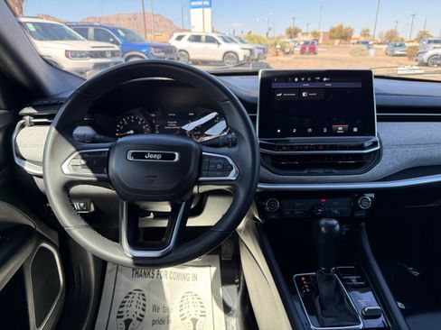 Used 2024 Jeep Compass Latitude image 16