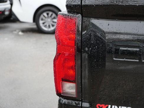 Used 2024 Chevrolet Colorado ZR2 image 9