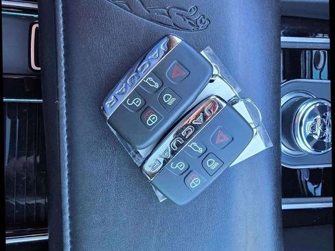 Used 2018 Jaguar F-PACE R-Sport image 43