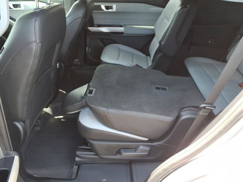 Certified 2021 Ford Explorer XLT w/ Equipment Group 202A AWD/4WD image 5