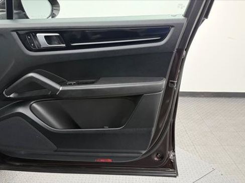Used 2019 Porsche Cayenne AWD/4WD image 23