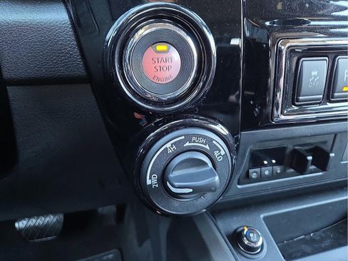 Used 2021 Nissan Titan Platinum Reserve w/ Moonroof Package image 21