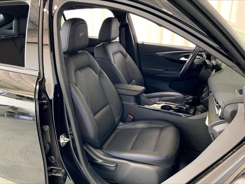 Used 2025 Buick Envista Sport Touring w/ Convenience I Package FWD image 6