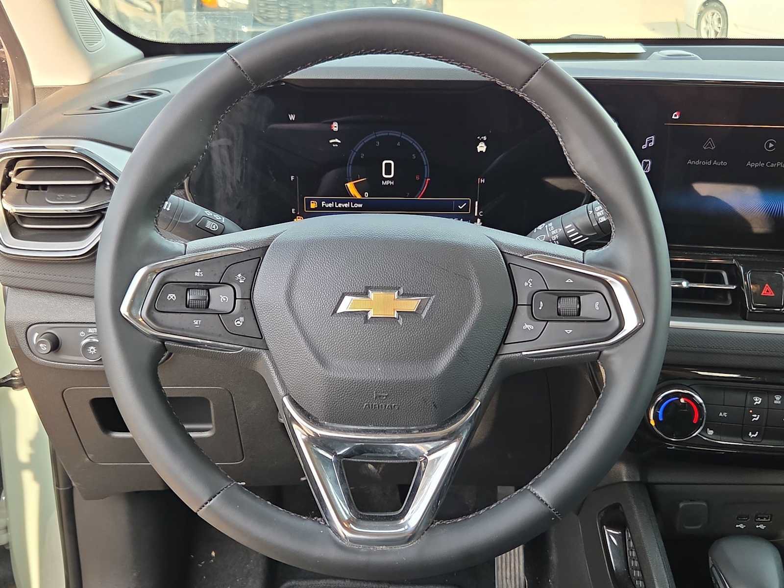 Used 2026 Chevrolet TrailBlazer LT w/ LT Cold Weather Package FWD image 19
