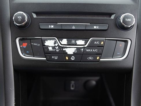 Used 2018 Ford Fusion SE w/ Equipment Group 201A FWD image 33