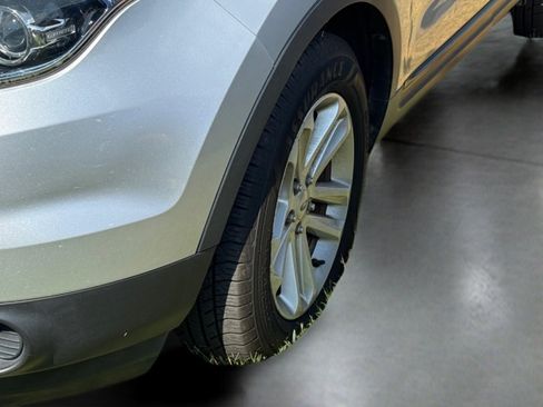 Used 2015 Ford Explorer FWD image 4