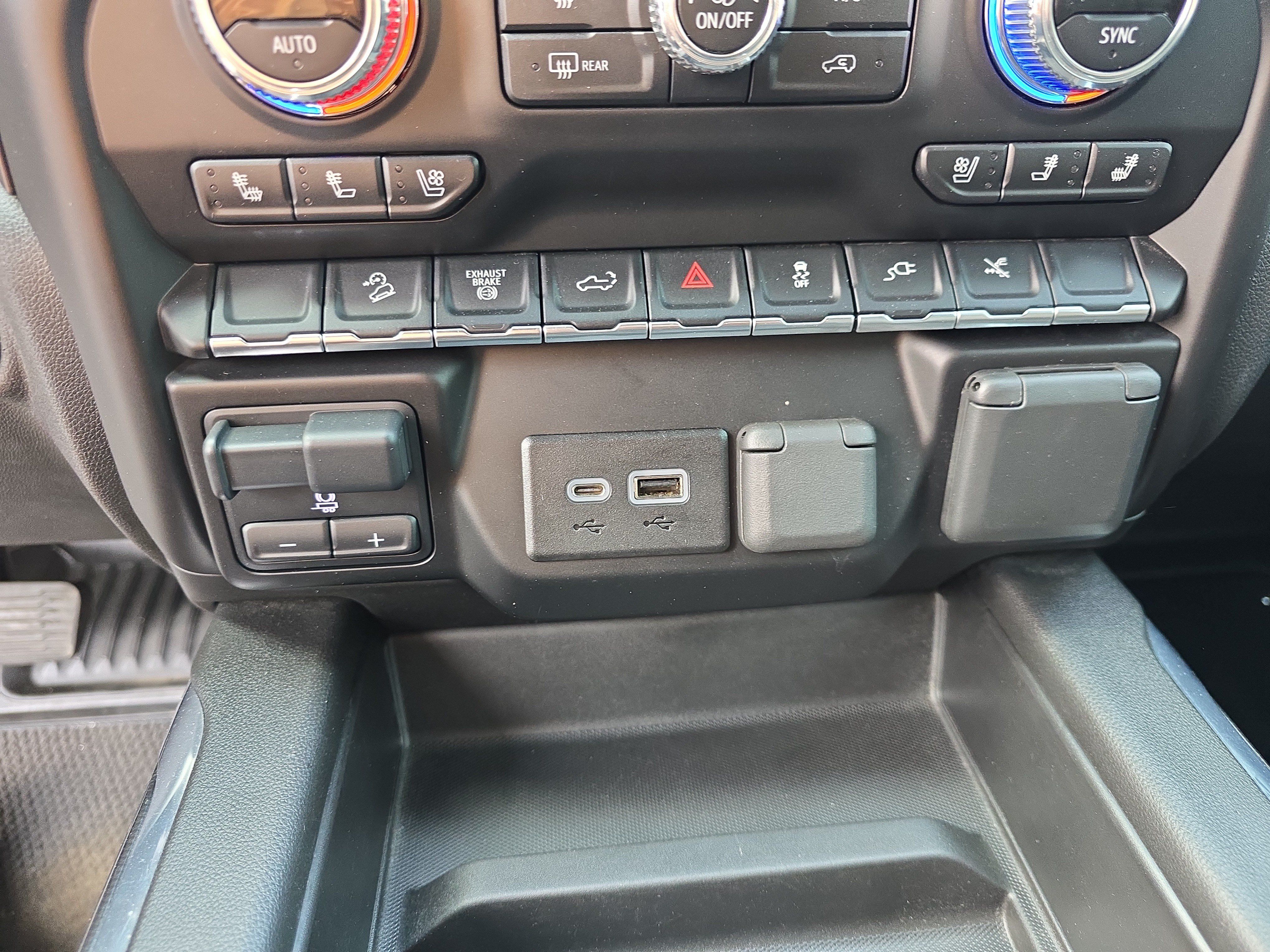 Used 2023 GMC Sierra 2500 AT4 w/ Gooseneck/5TH Wheel Package AWD/4WD image 34