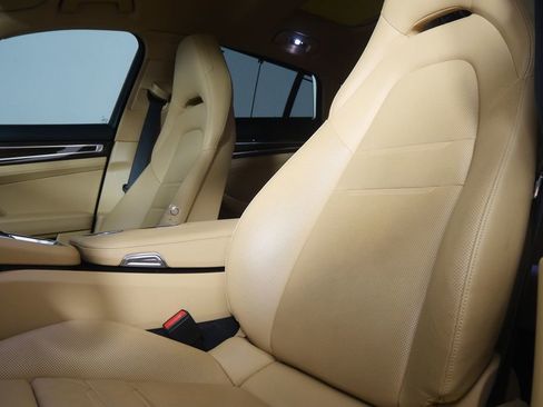 Used 2021 Porsche Panamera RWD image 11
