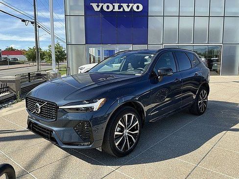 Used 2024 Volvo XC60 B5 Plus w/ Protection Package Premier AWD/4WD image 3