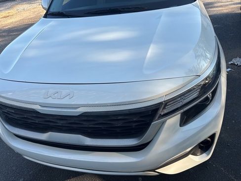 Used 2023 Kia Seltos EX image 11