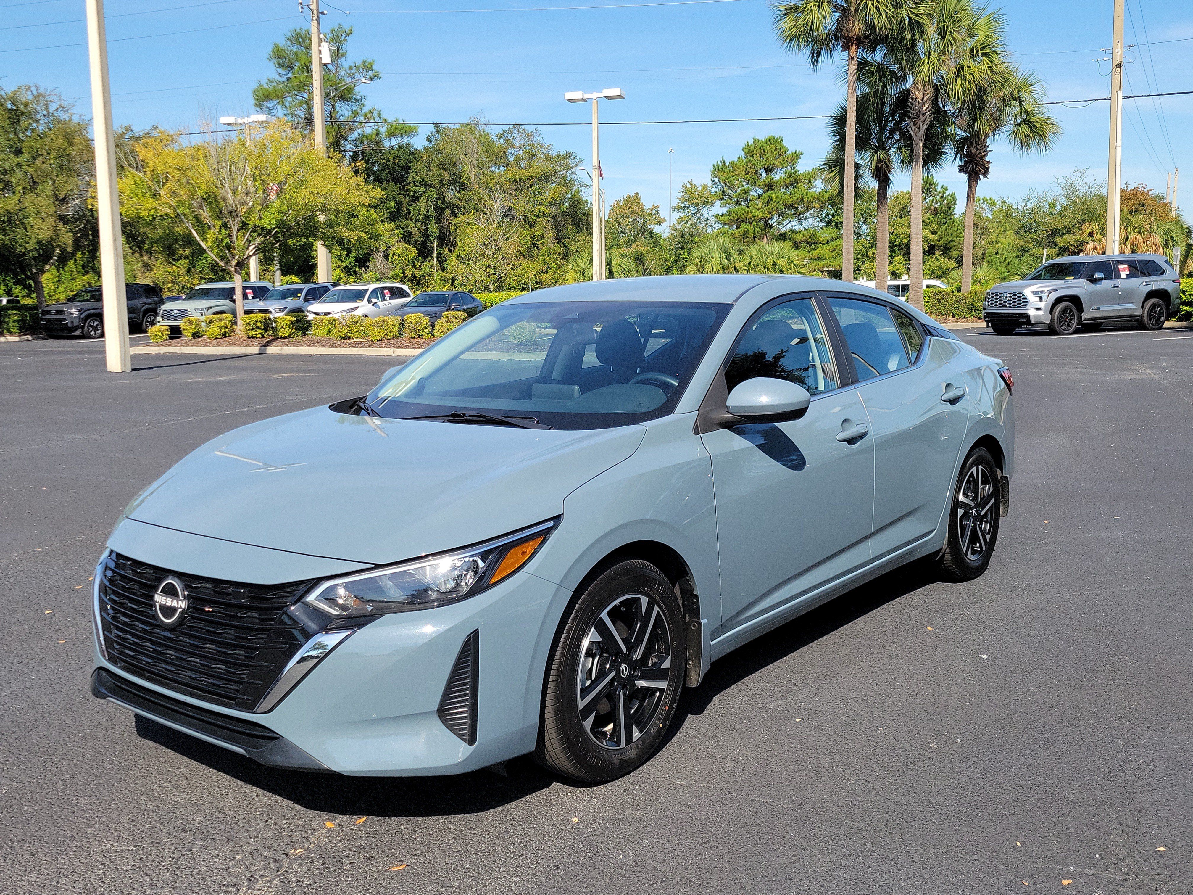 Used 2025 Nissan Sentra SV FWD image 1