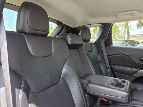 Used 2020 Jeep Cherokee Latitude Plus FWD image 19