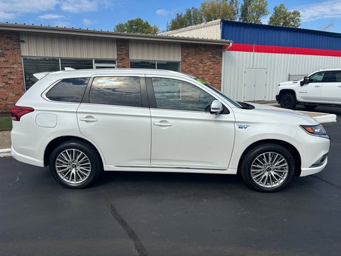 Used 2020 Mitsubishi Outlander GT image 2