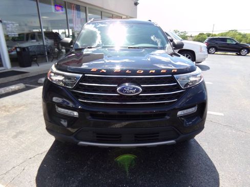 Used 2020 Ford Explorer XLT w/ Equipment Group 202A AWD/4WD image 2