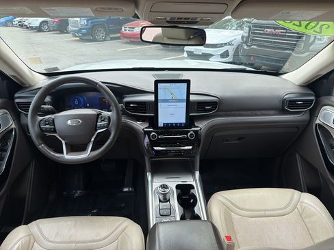 Used 2023 Ford Explorer Platinum w/ Technology Package AWD/4WD image 22