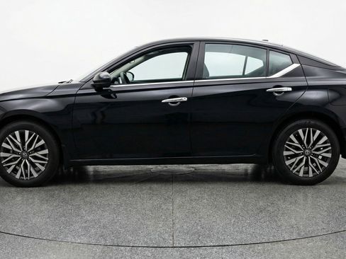 Used 2025 Nissan Altima 2.5 SV image 5