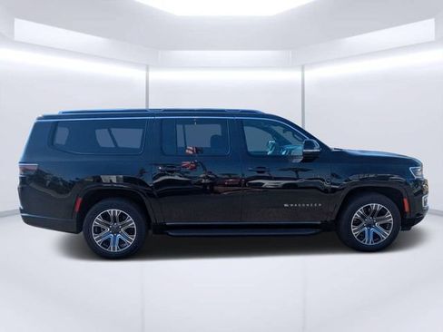 Used 2024 Jeep Wagoneer L Series II RWD image 2