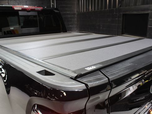 Used 2024 GMC Sierra 2500 AT4X image 13