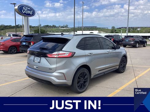 Used 2022 Ford Edge SE w/ Black Appearance Package AWD/4WD image 3