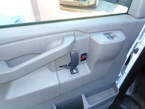 Used 2016 Chevrolet Express 2500 RWD image 13