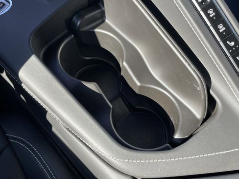 Used 2022 Chevrolet Corvette Stingray w/ Z51 Performance Package image 21